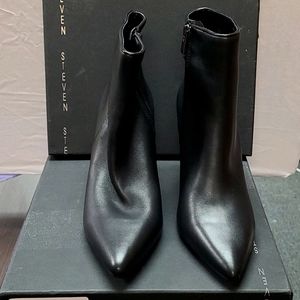 Steve Madden Women's Jenn Ankle Boot

Sz 9.5